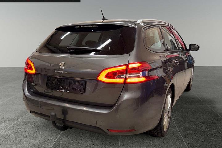 Grå Peugeot 308 fra 2019