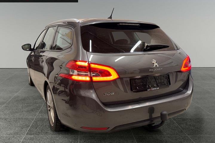 Grå Peugeot 308 fra 2019