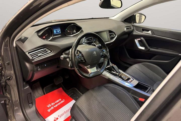 Grå Peugeot 308 fra 2019