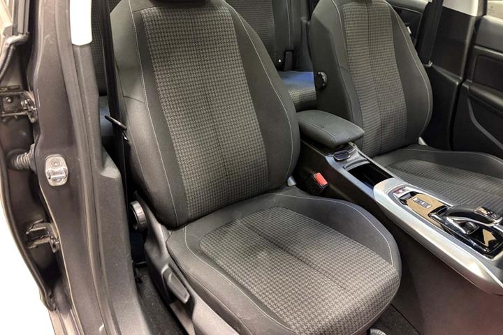 Grå Peugeot 308 fra 2019