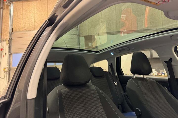 Grå Peugeot 308 fra 2019