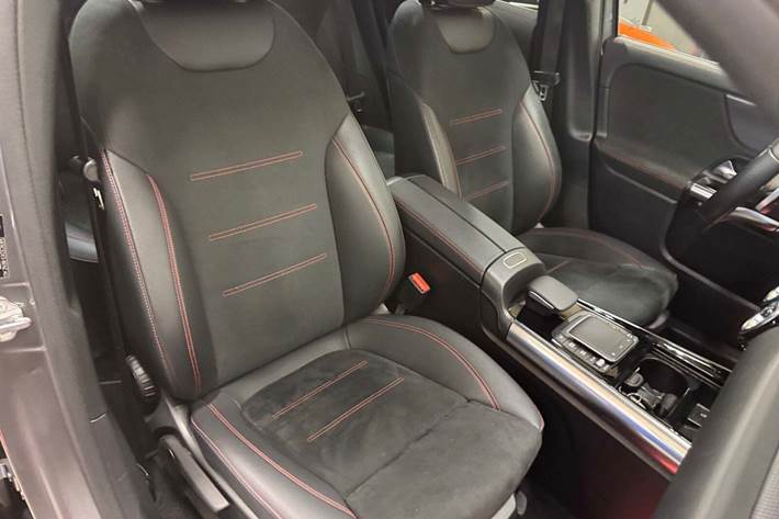 Grå Mercedes EQA250 fra 2021