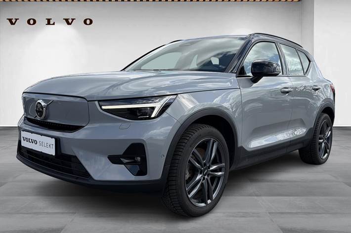 Grå Volvo XC40 fra 2024 set udefra