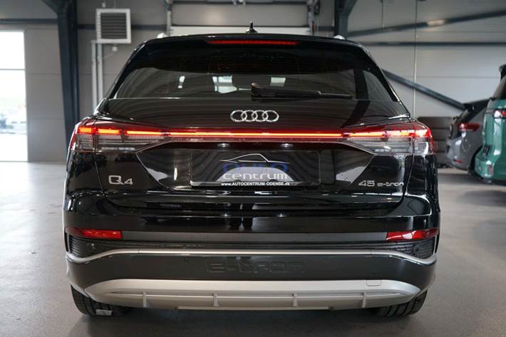 Sort Audi Q4 e-tron fra 2024