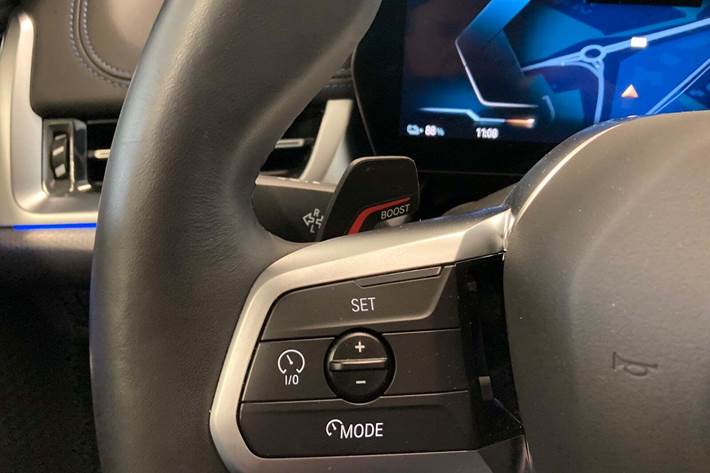 Hvid BMW iX1 fra 2025