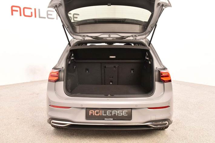 Grå VW Golf VIII fra 2021