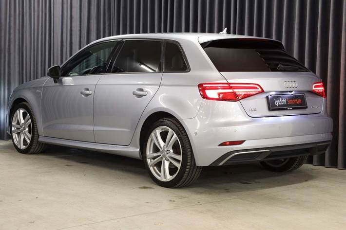 Sølv Audi A3 fra 2017