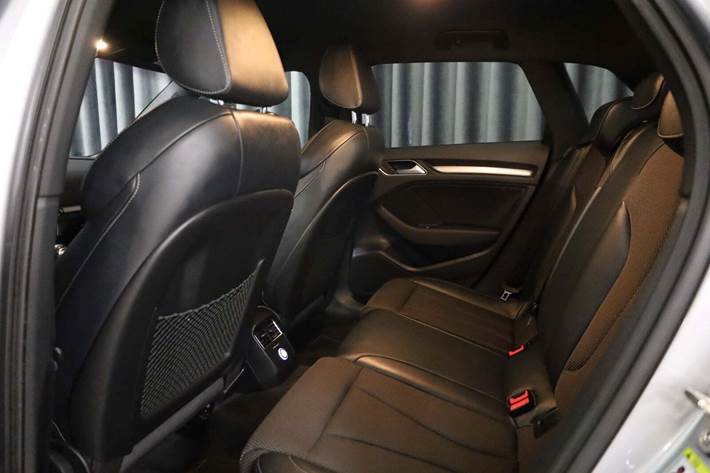 Sølv Audi A3 fra 2017