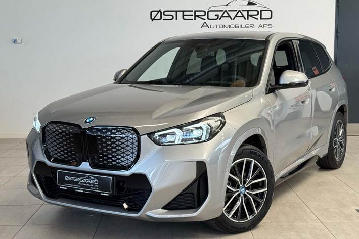Sølv BMW iX1 fra 2024