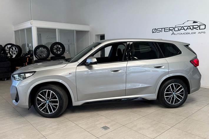 Sølv BMW iX1 fra 2024