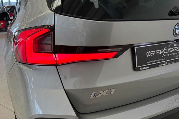 Sølv BMW iX1 fra 2024