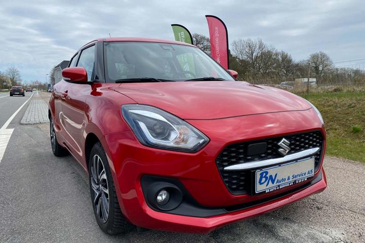 Rød Suzuki Swift fra 2023