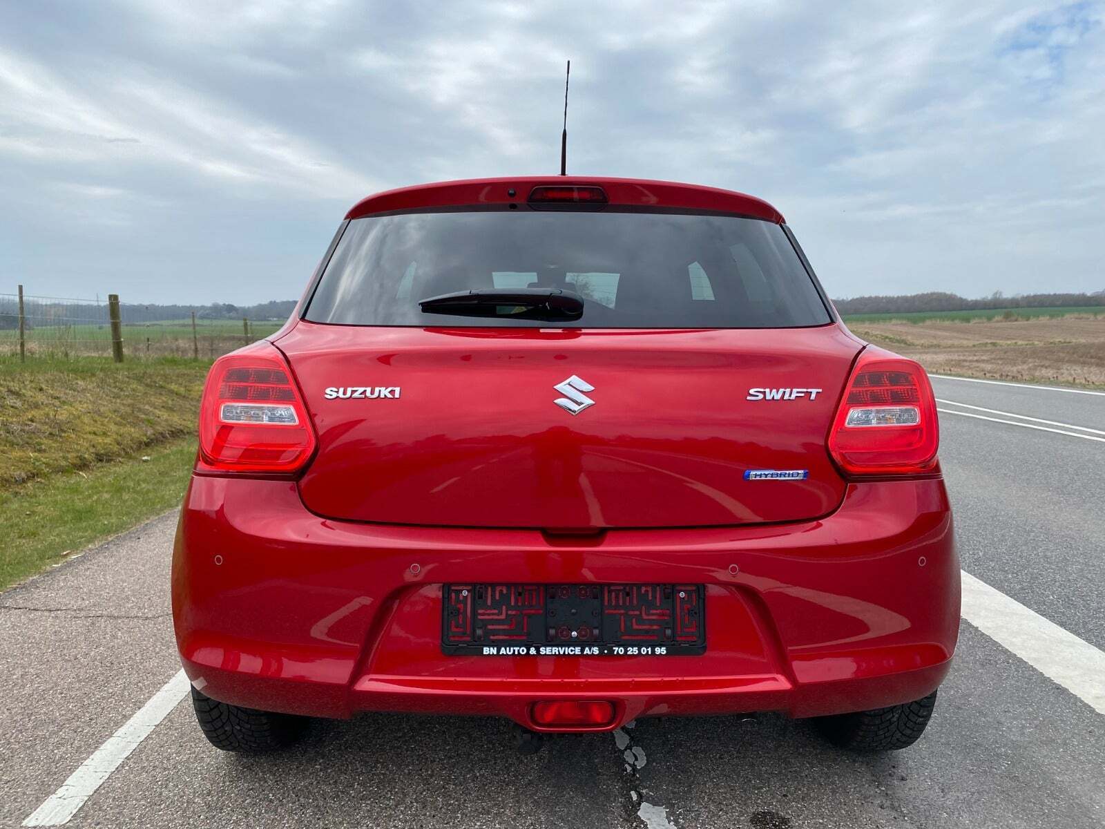 Rød Suzuki Swift fra 2023