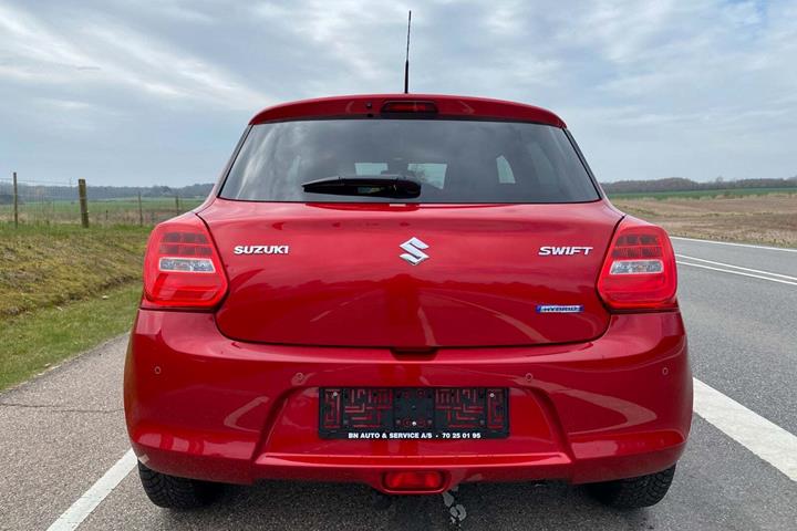 Rød Suzuki Swift fra 2023