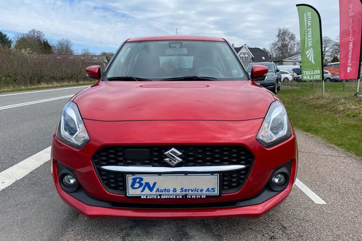 Rød Suzuki Swift fra 2023