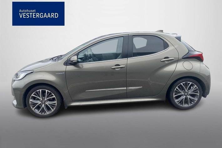 Bronze Toyota Yaris fra 2021