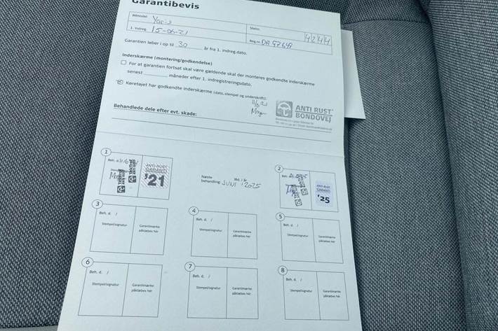 Bronze Toyota Yaris fra 2021