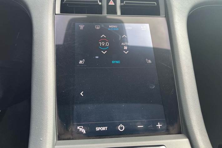 Sort Porsche Taycan fra 2024