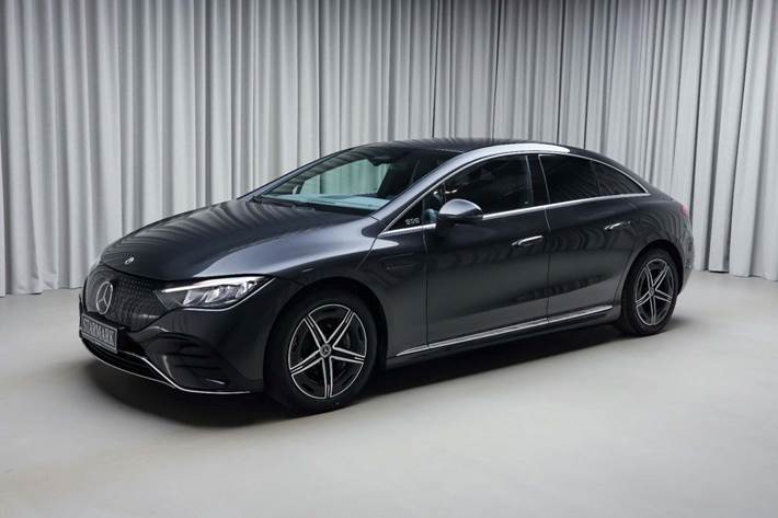 Grå Mercedes EQE350 fra 2024