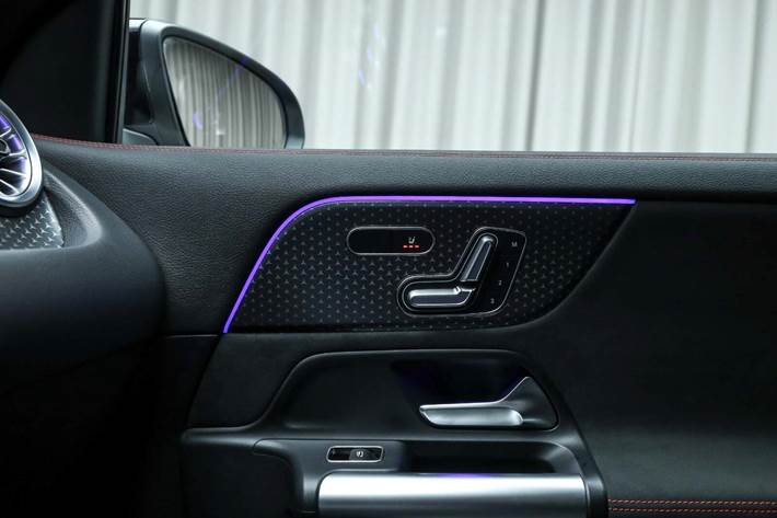 Sort Mercedes EQA250+ fra 2025