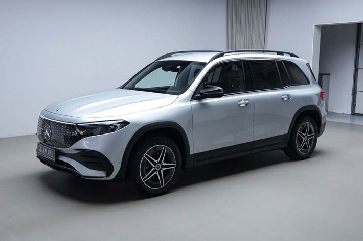 Sølv Mercedes EQB250+ fra 2026