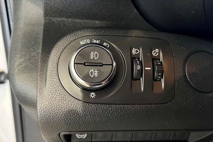 Hvid Opel Combo fra 2022