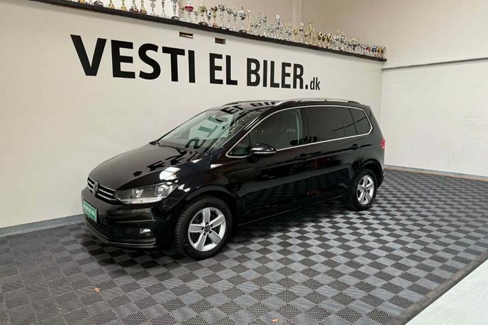 Sort VW Touran fra 2023