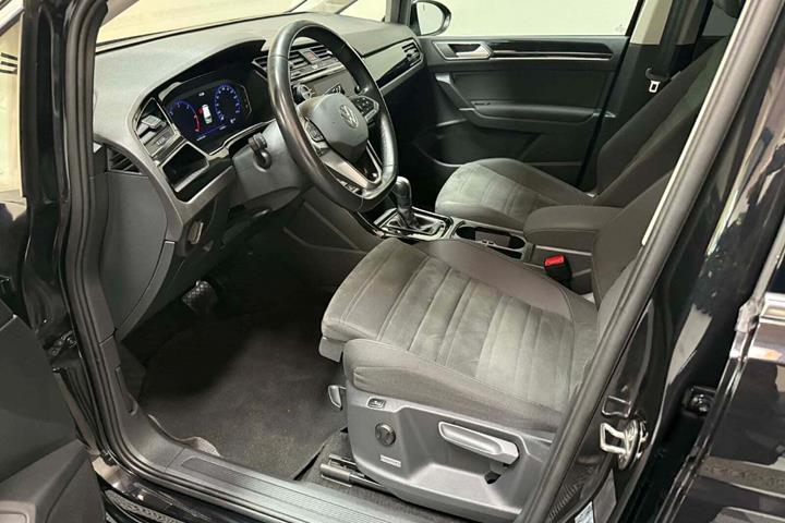 Sort VW Touran fra 2023