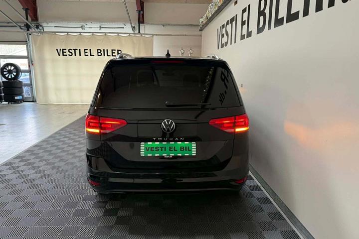 Sort VW Touran fra 2023