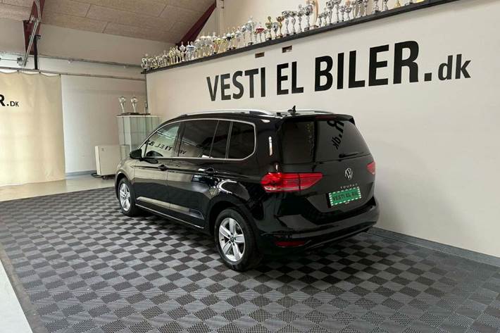 Sort VW Touran fra 2023