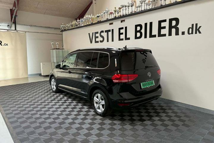 Sort VW Touran fra 2023