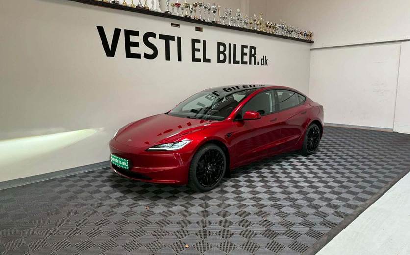 Tesla Model 3 RWD