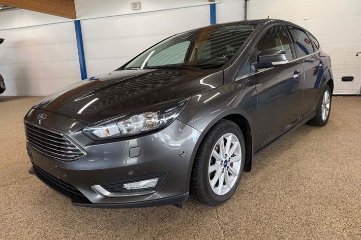 Grå Ford Focus fra 2017