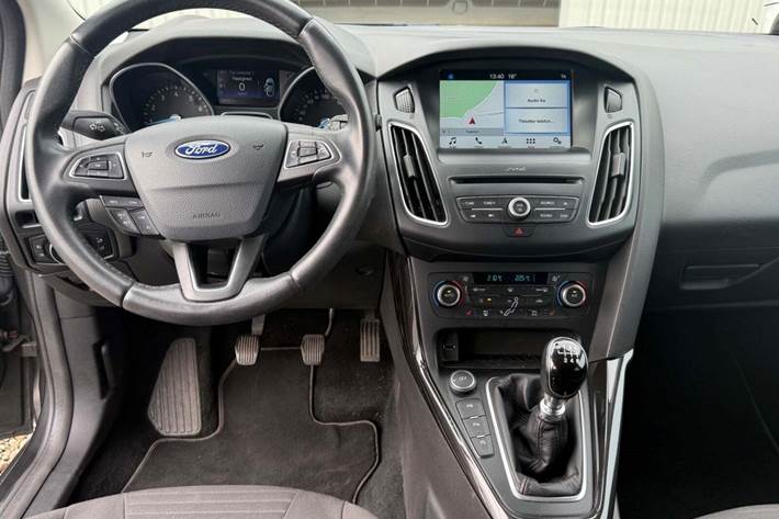 Grå Ford Focus fra 2017