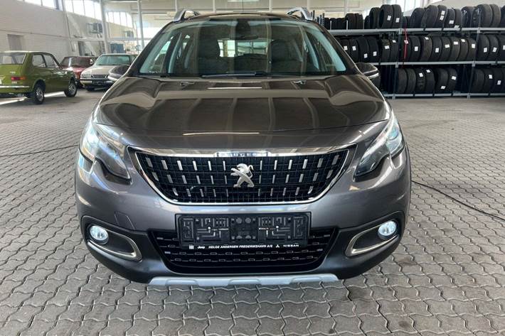 Grå Peugeot 2008 fra 2017