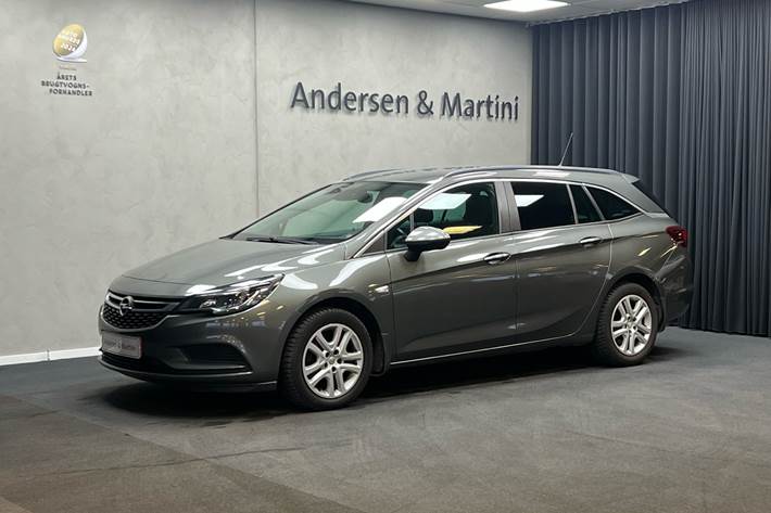Grå Opel Astra fra 2019 set udefra