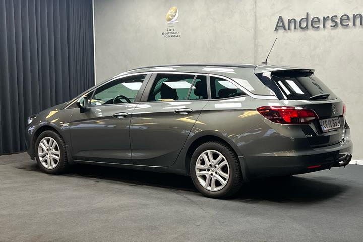 Grå Opel Astra fra 2019