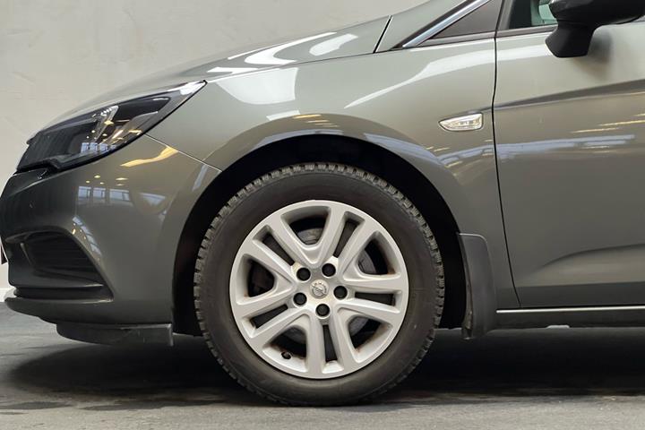 Grå Opel Astra fra 2019