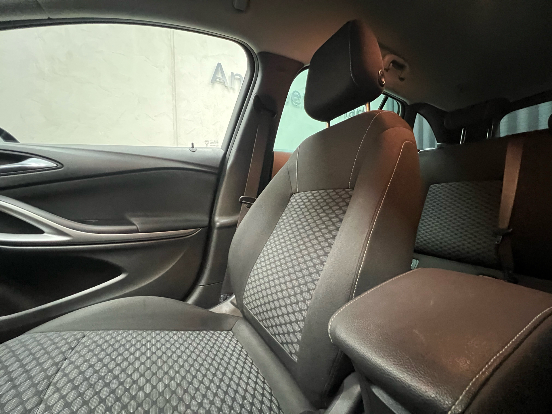 Grå Opel Astra fra 2019