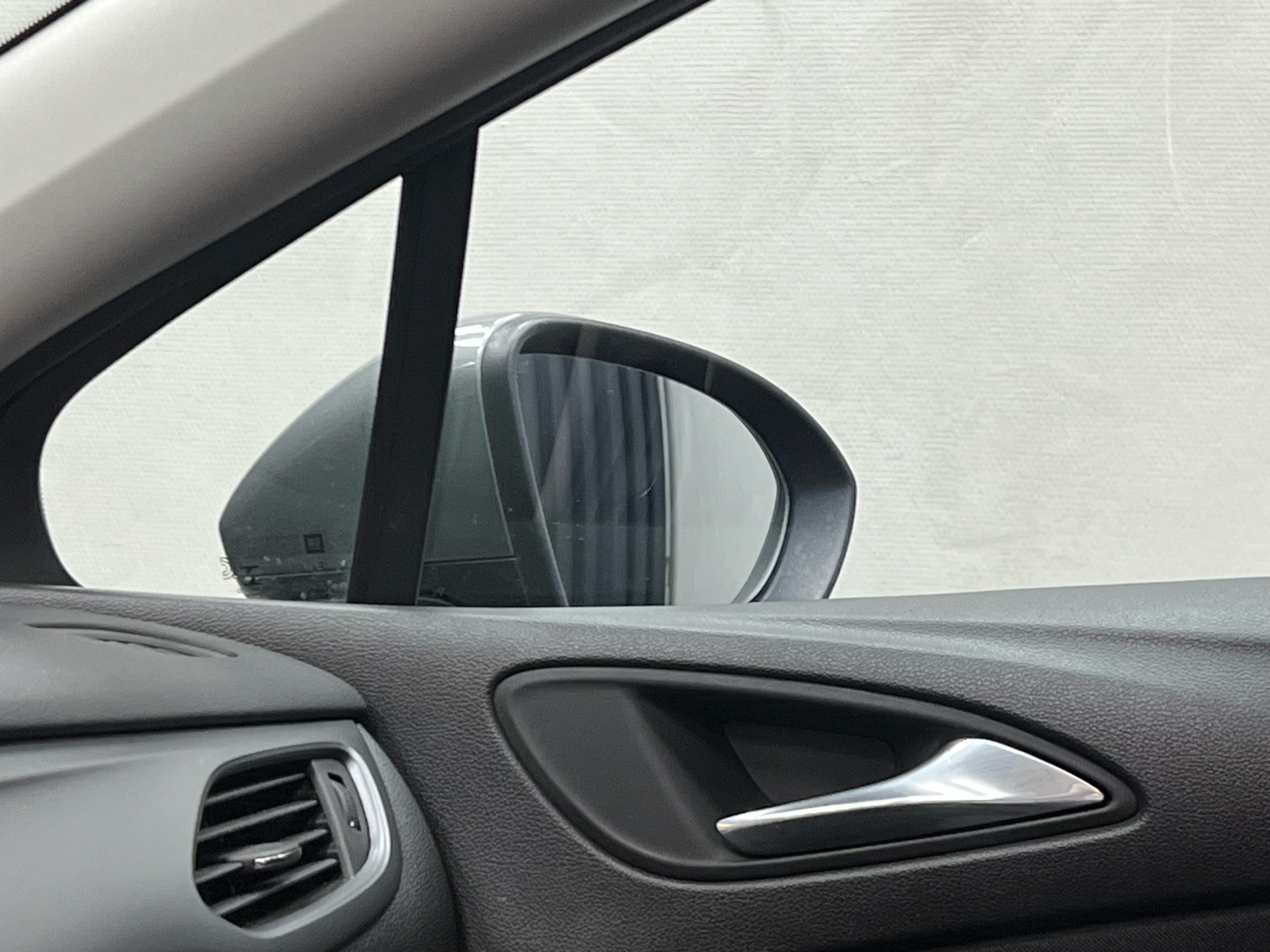 Grå Opel Astra fra 2019