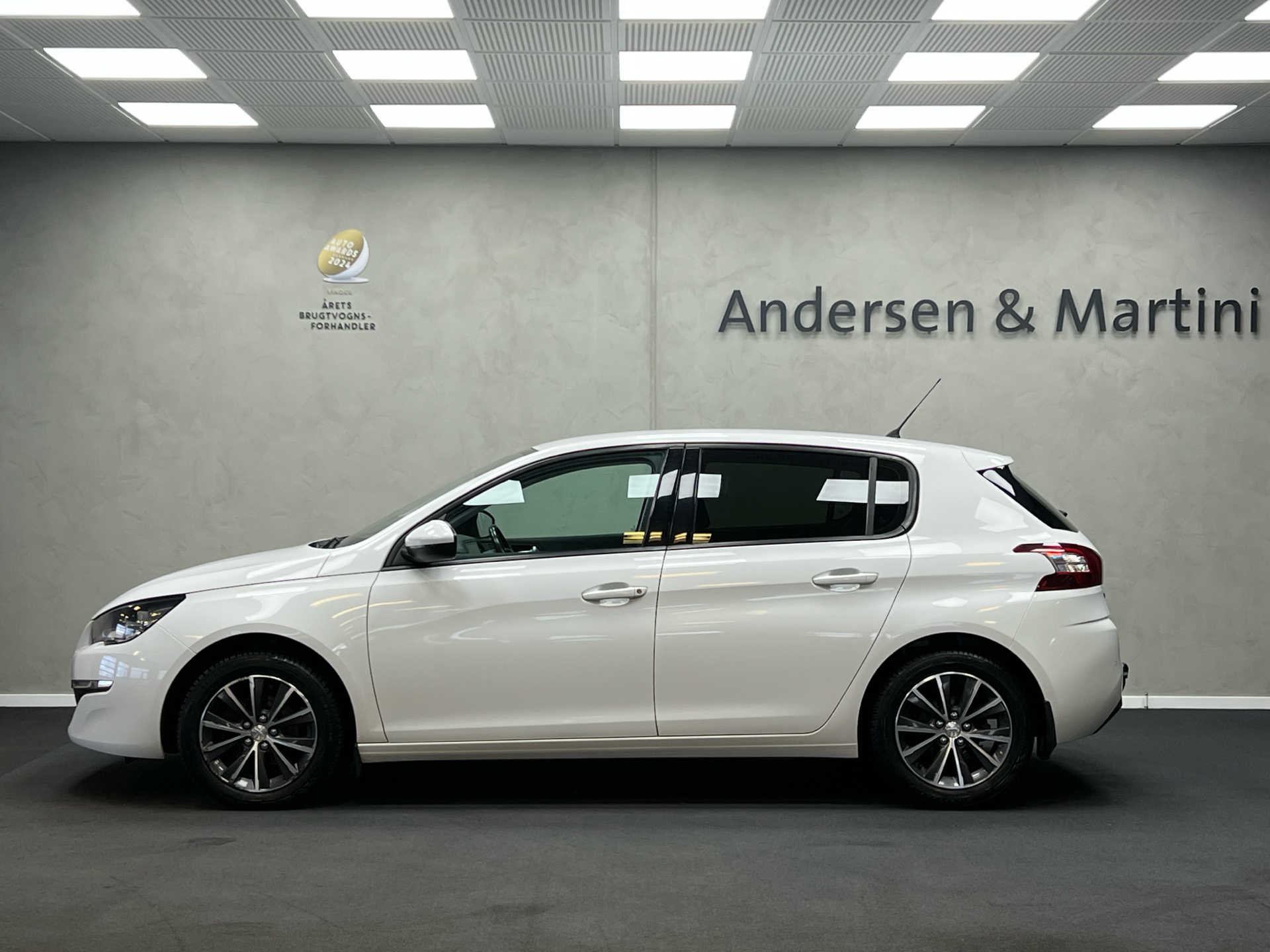 Hvid Peugeot 308 fra 2016