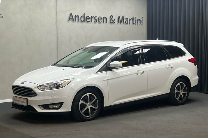 Hvid Ford Focus fra 2016 set udefra