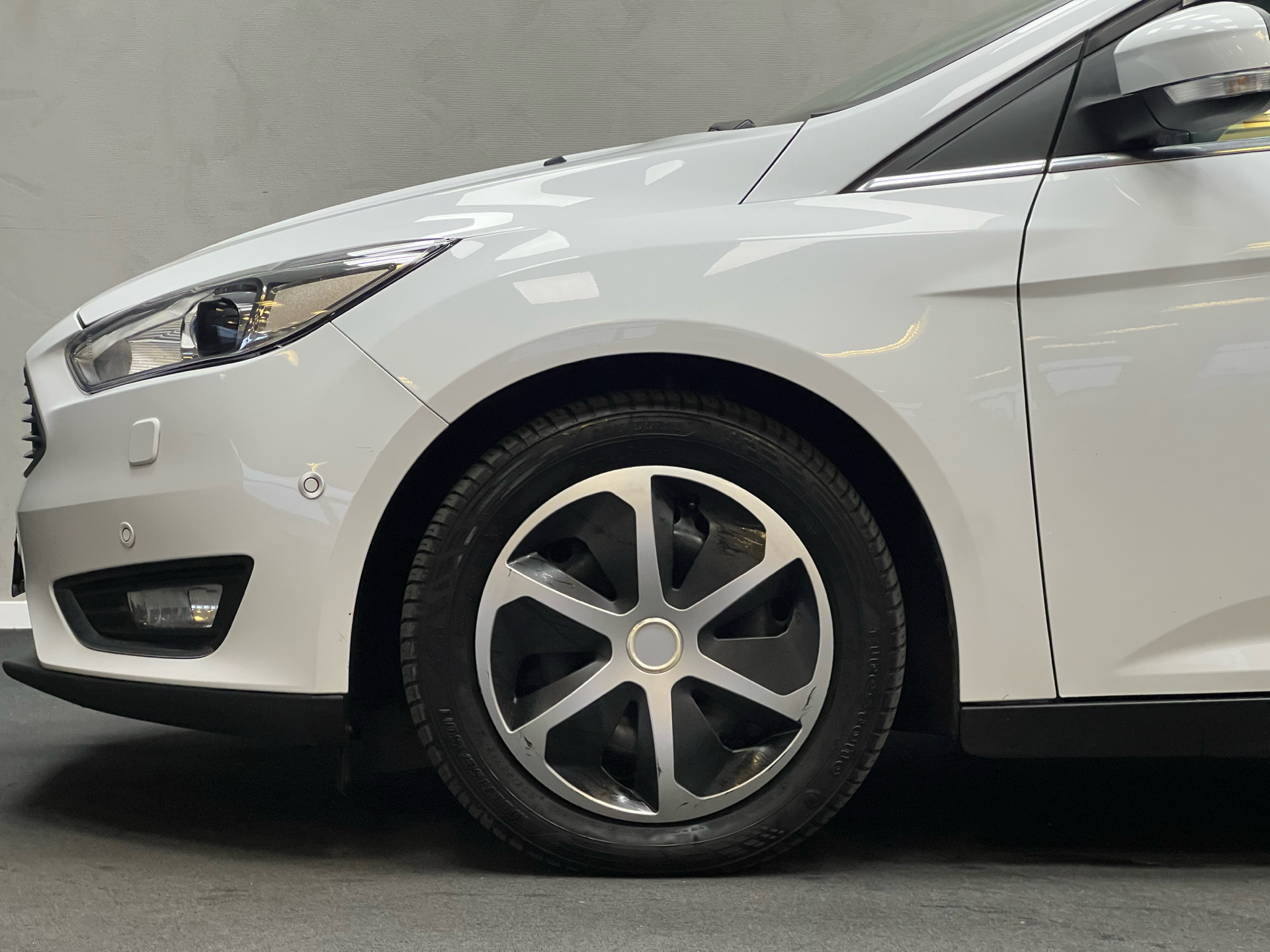 Hvid Ford Focus fra 2016