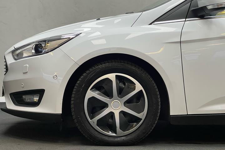 Hvid Ford Focus fra 2016