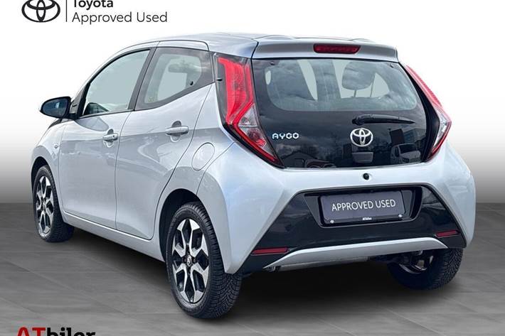Sølv Toyota Aygo fra 2018