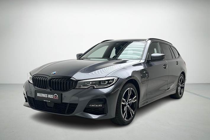 Grå BMW 330e fra 2021