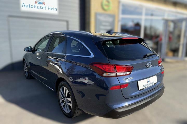Blå Hyundai i30 fra 2017