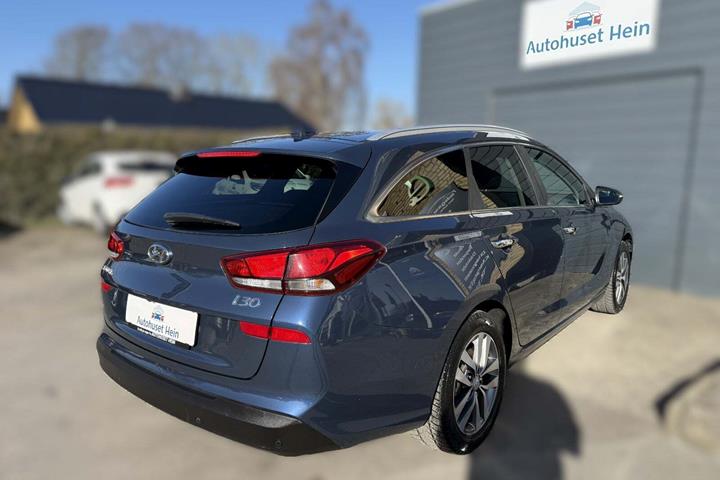 Blå Hyundai i30 fra 2017