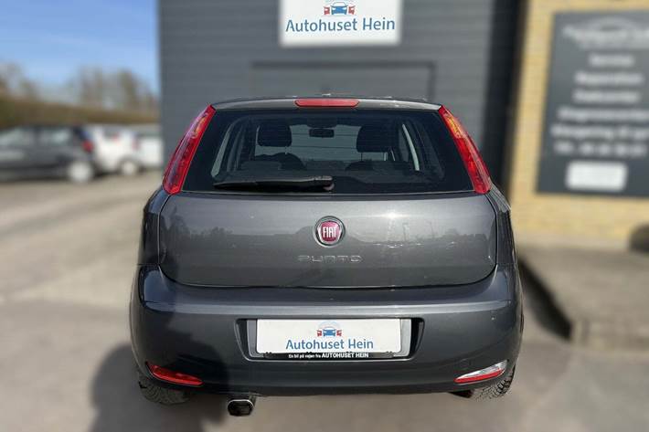 Grå Fiat Punto fra 2015