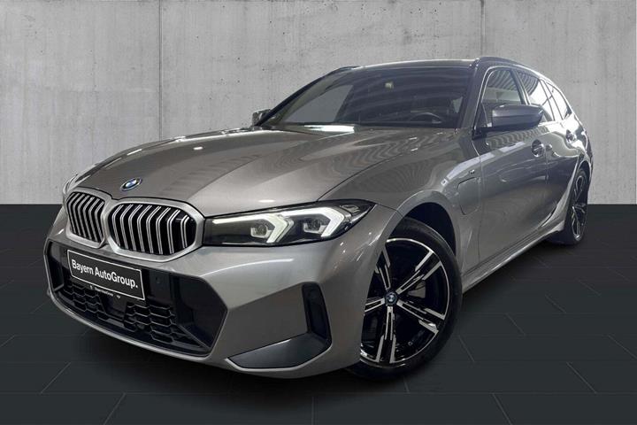 Grå BMW 320e fra 2024 set udefra